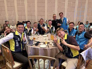 1382203_f662798dead447480ff1fc46fa6368e2