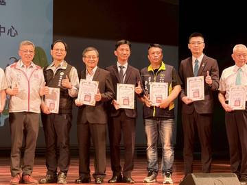 1382344_f61fb6b8a19440547a9034fe4abdbe7d