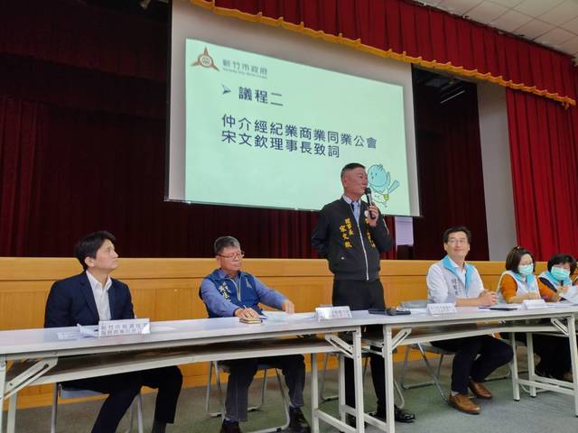 1367267_4acfa5c157ee89f77333167a5d021a01