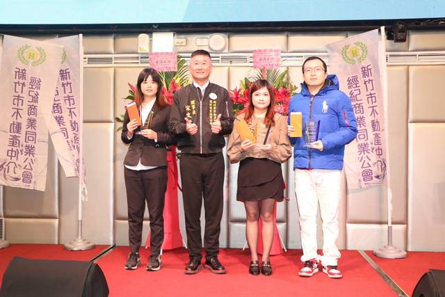 1367367_230e70bab47e1a42e6017cdbd3fb74b8