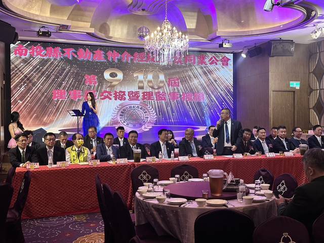 1367529_48448600bad446ada8e56deac6d3bcdd