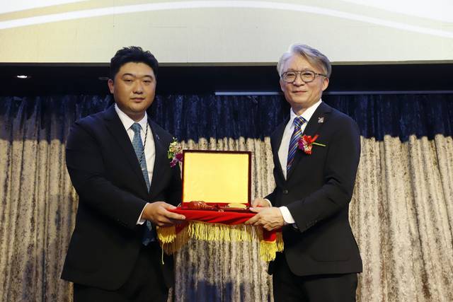 1377374_75fa8ca3820d7e6e7f6d82a3b7911a4a