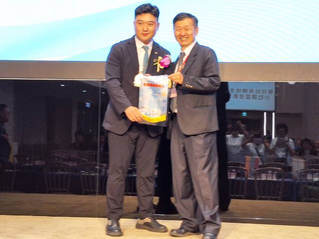 1379703_9dce8923a848f8d90f3fd18fa3286c65