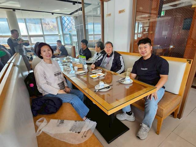 1379766_45ad6ac02d4918422ca9339504bc11ee