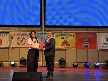 1380026_2a48bf0cd7a7a61b1f7d8a30976497ca