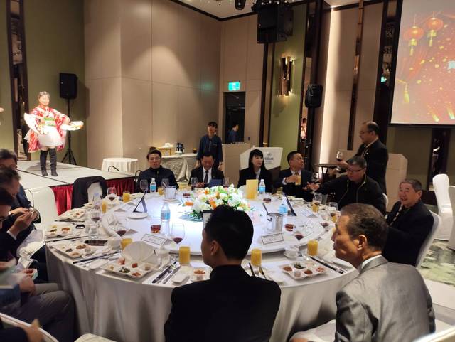 1380682_6eed35403ecee02e9bfdc175dbbfeff6