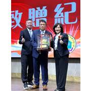 115年3月12日，屏東縣不動產仲介經紀商業同業公會舉行理事長交接暨理監事授證典禮，本會理事長李天保與輔導理事長宋文欽特地前往祝賀，並致贈上任禮品，表達誠摯祝福。