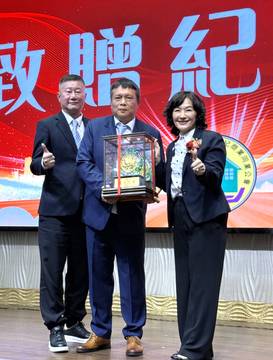 1381451_1b49921d1ed6ad9c2fc8d6936420e176